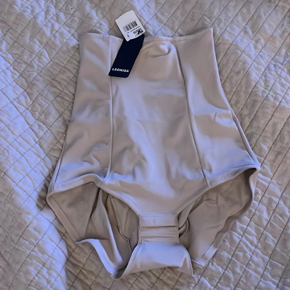 Leonisa Extra High-Waisted Classic Butt Lifter Shaper Panty - Picture 2 of 3